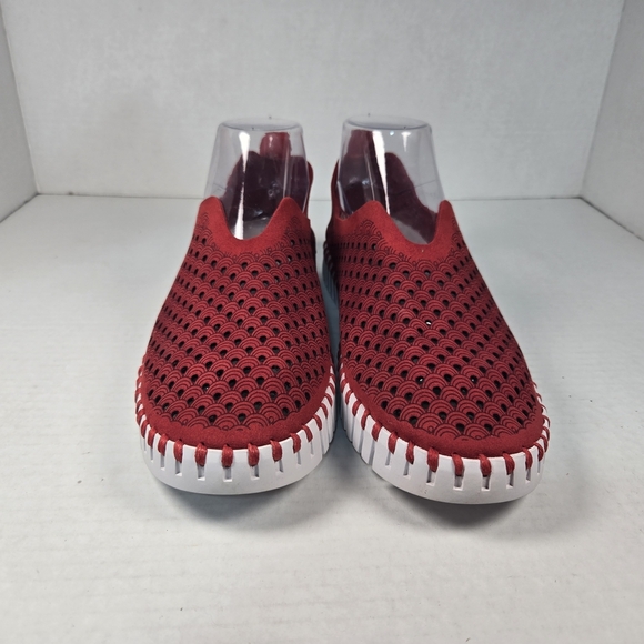 Isle Jacobsen Women's Slip On Tulip Platform Loafer in Deep Red Size EU 40 US 9 - Picture 3 of 10